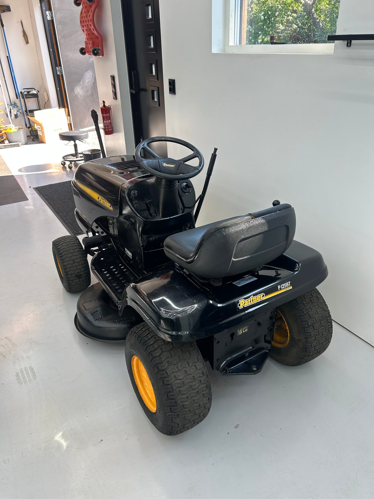 Partner P12597, 12.5hk B&S, växlar