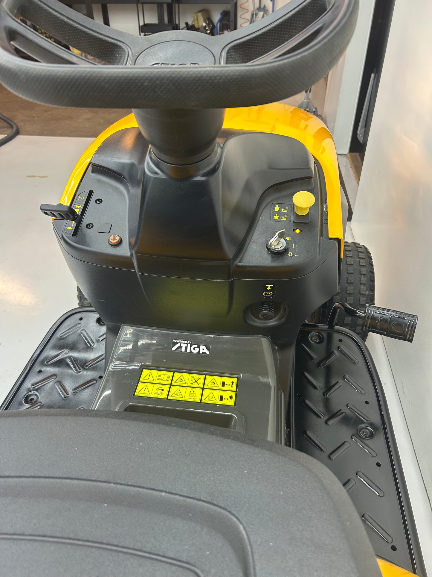 Stiga Estate 2084 nyskick, 352cc, manuell