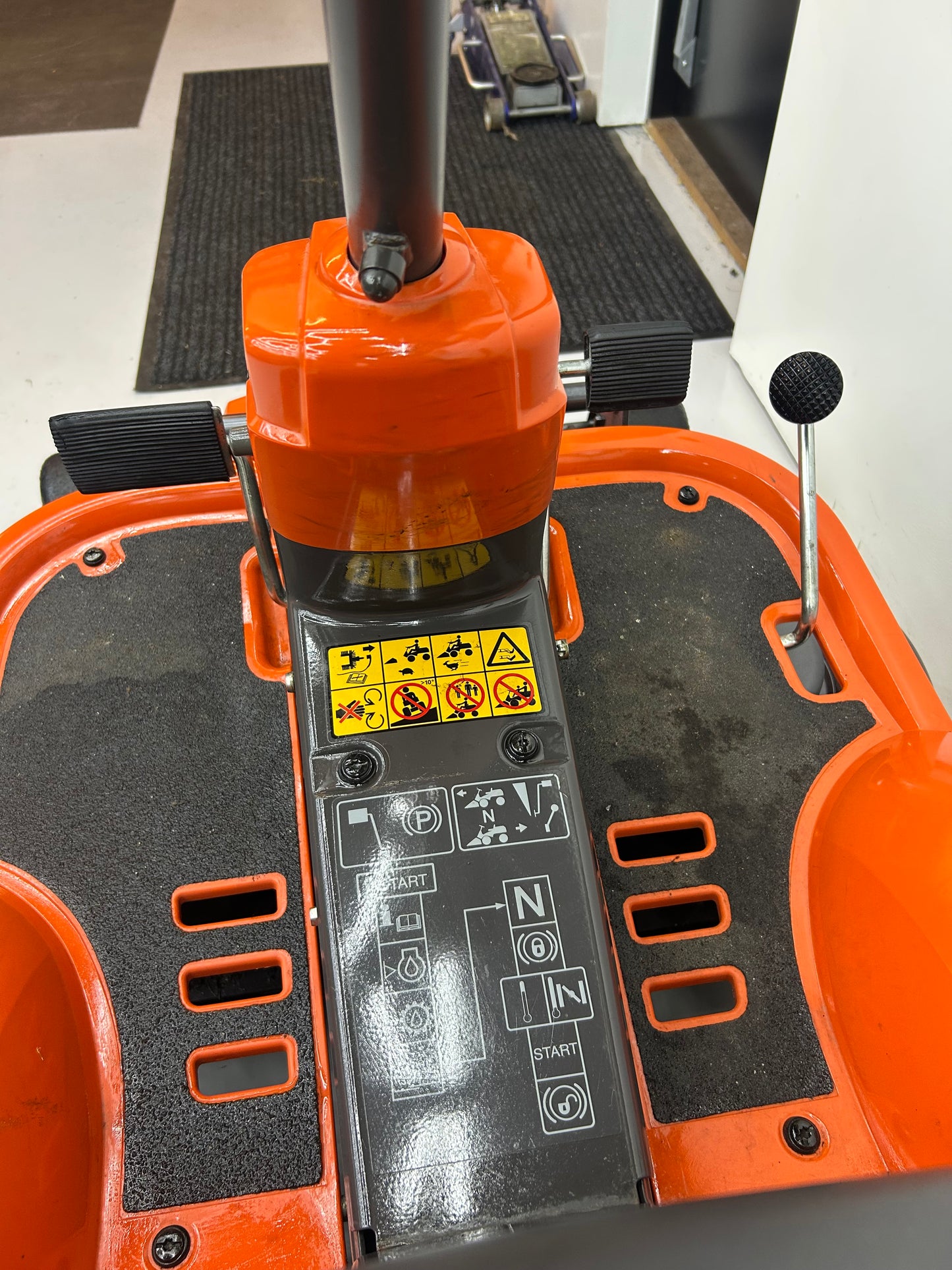 Husqvarna R13c, 12.5hk B&S, hydrostat